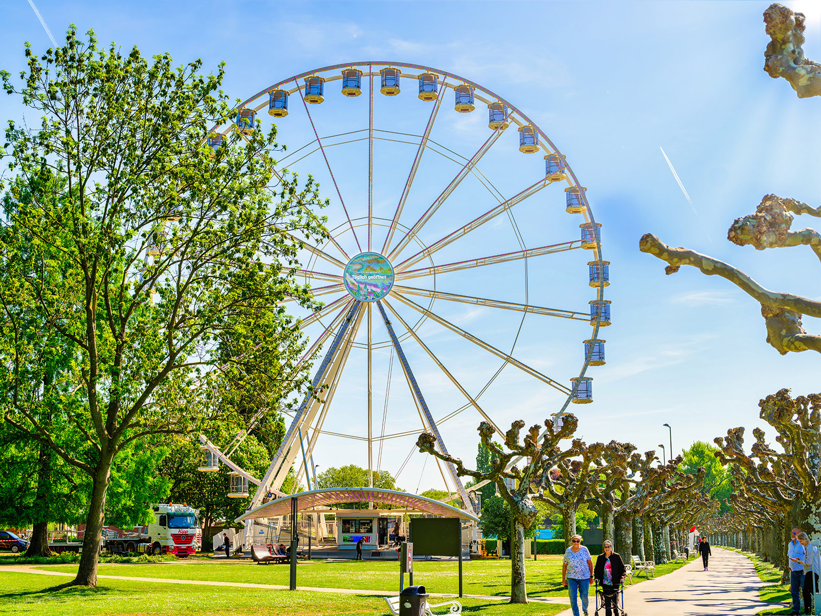 An der Uferpromenade in Rüdesheim staht das Rüdesheim Eye - ein 45 Meter hohes Riesenrad.