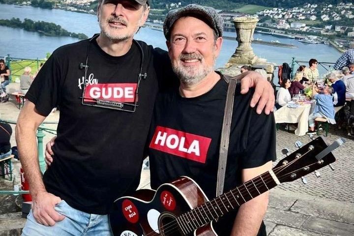 Gude&Hola