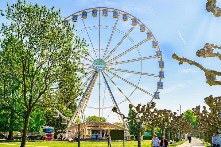 Riesenrad im Hafenpark