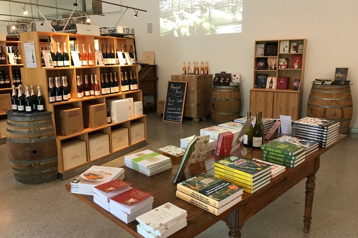 Die Vinothek und Souvenirshop