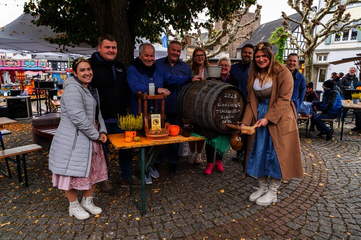 Tages des Federweißen - Winzer beim Umzug