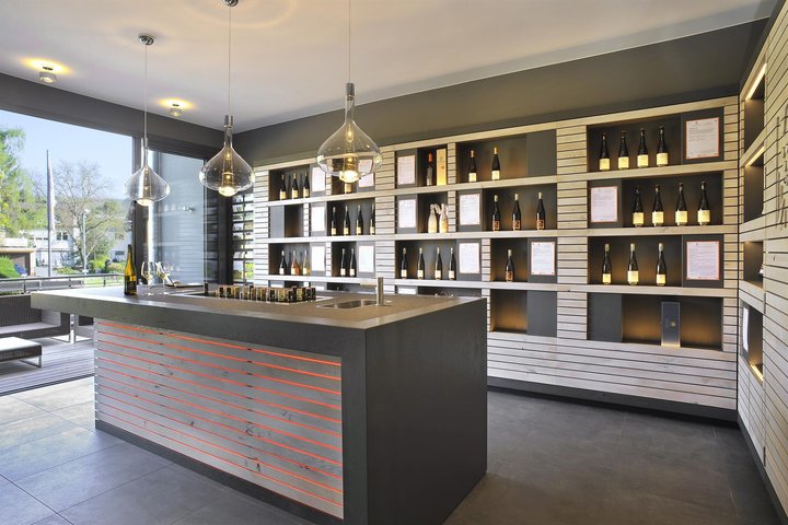 Vinothek im Weingut Balthasar Ress
